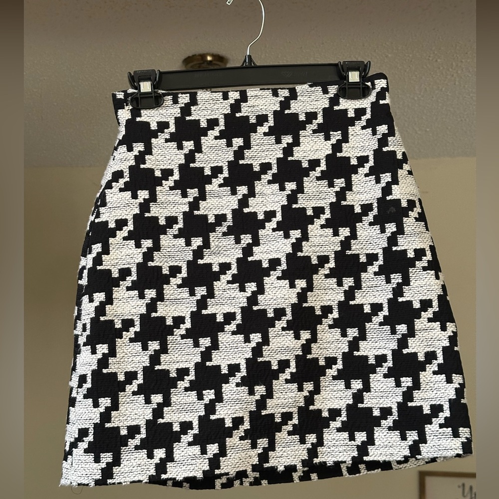 Textured Houndstooth Mini Skirt